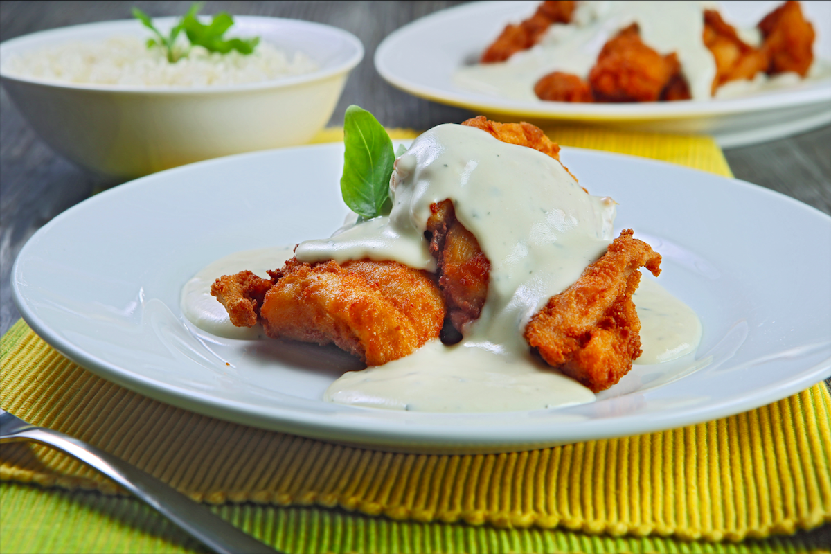 Coxa de Frango desossada ao Molho Bechamel e Gorgonzola Coxa de Frango desossada ao Molho Bechamel e Gorgonzola